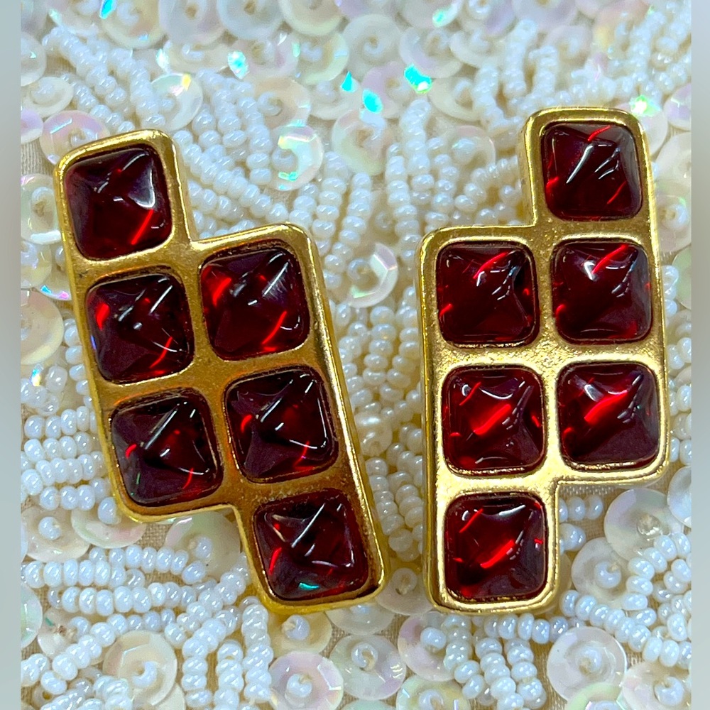 YSL (Yves Saint Laurent) Vintage beautiful clip on earrings.